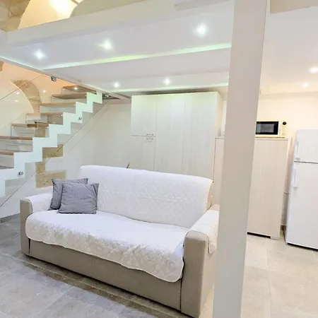 Corte Regina Esther 3*