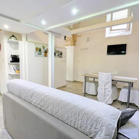 Corte Regina Esther