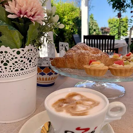 Corte Regina Esther Bed & Breakfast 3*