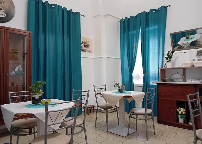 Corte Regina Esther Велье