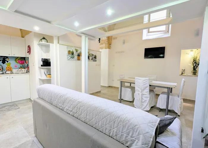 Corte Regina Esther